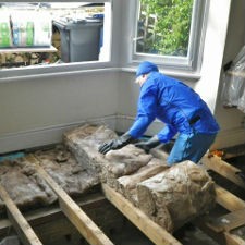 laying underfloor insulation